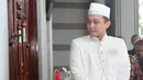Gilang Dirga mengucapkan ijab kabul di depan penghulu di Balai Samudra. Usai turun dari mobil Mercedes Benz warna silver, ia mengungkapkan perasaannya jelang melakukan akad nikah. (Bambang E. Ros/Bintang.com)