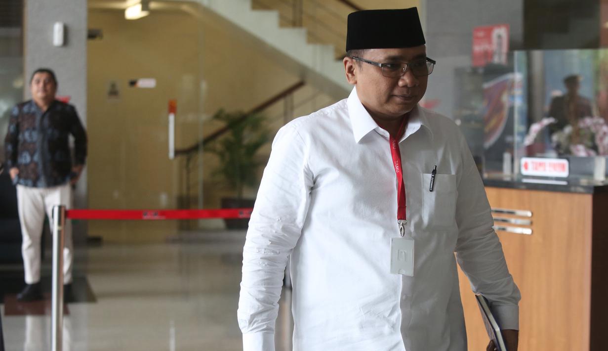 Pembagian kuota haji seharusnya terbagi atas 92% untuk haji reguler dan 8% untuk haji khusus. Tampak dalam foto, tersangka kasus dugaan korupsi kuota haji, Yaqut Cholil Qoumas bersiap menjalani pemeriksaan di Gedung Merah Putih Komisi Pemberantasan Korupsi (KPK), Jakarta, Jumat (30/1/2026). (merdeka.com/Arie Basuki)