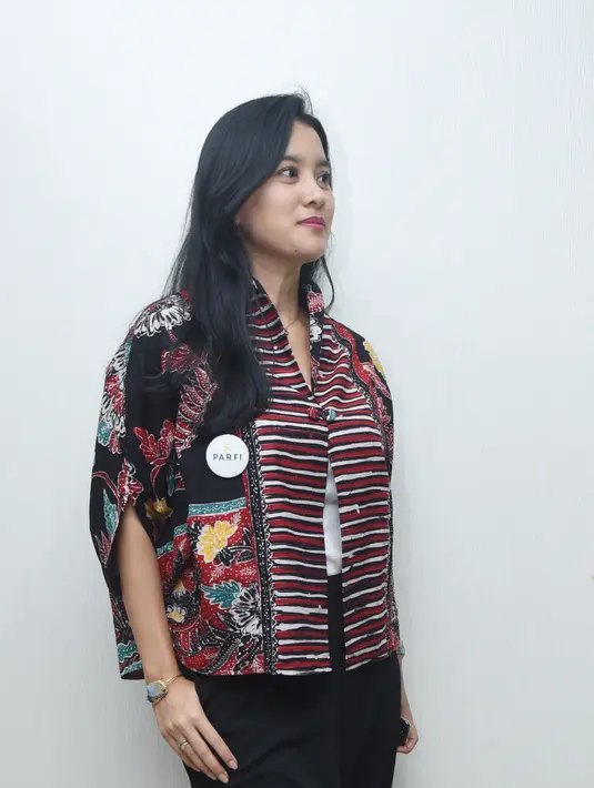 Marcella bersama teman-teman pengurus PARFI 56 seperti Olivia Zalianty, Wanda Hamidah dan Olivia Jansen, mendatangi Gedung DPR/MPR RI guna bertemu dengan Ketua MPR, Zulkifli Hasan, pada Selasa (4/4/2017). (Galih W. Satria/Bintang.com)