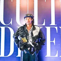 Bonge Citayam bikin heboh industri mode Tanah Air setelah melenggang di catwalk Jakarta Fashion and Food Festival 2022. Tak tanggung-tanggung, ia sepanggung dengan Al Ghazali. Sepak terjang Bonge Citayam kemudian jadi buah bibir netizen +62. Citayam Fashion Week boleh saja tak lagi eksis. Namun karier Bonge tampaknya tidak henti sampai di sini. (Foto: Foto: Dok. Instagram @jfff_info)