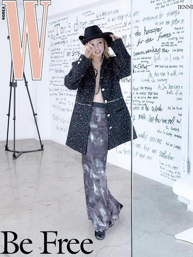 Jennie BLACKPINK Kenakan Tweed Coat dan Dress Chanel Seharga Ratusan Juta untuk Cover Majalah