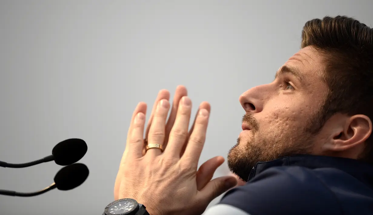 Olivier Giroud, striker Arsenal dan Timnas Prancis ini juga menjadi idaman kaum hawa karena ketampanannya. (AFP/Franck Fife)