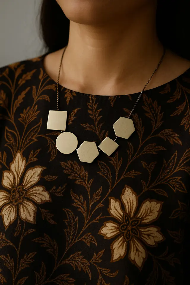 1. Kalung Geometrik Logam Matte