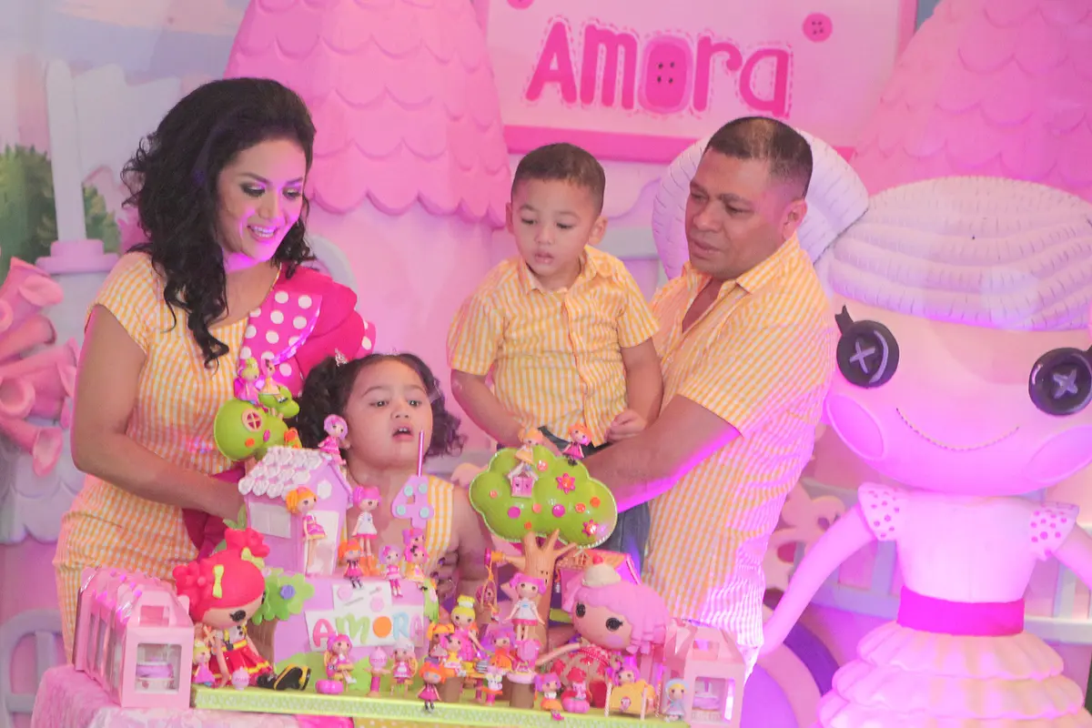 [Bintang] Krisdayanti saat utah Amora