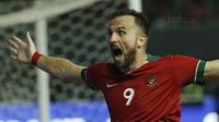Striker Indonesia, Ilija Spasojevic, melakukan selebrasi usai mencetak gol ke gawang Guyana pada laga persahabatan di Stadion Patriot, Bekasi, Sabtu (25/11/2017). Indonesia menang 2-1 atas Guyana. (Bola.com/M Iqbal Ichsan)