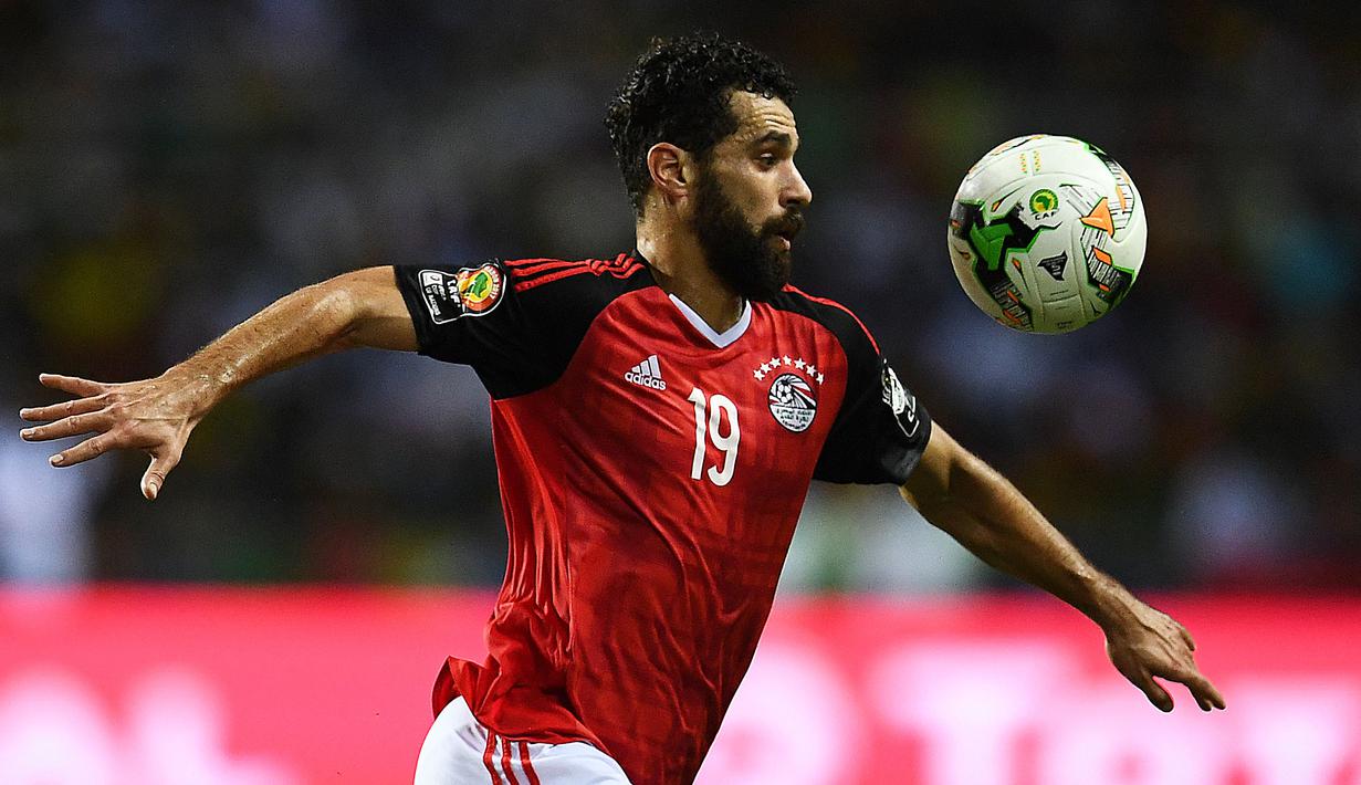 Abdallah Said sebenarnya merupakan kapten utama Timnas Mesir walaupun sering dipegang oleh Mohamed Salah. Gelandang yang beramain untuk Pyramid FC tersebut saat ini berumur 36 tahun. Memulai debutnya pada tahun 2008, Said tercatat telah menorehkan 53 caps. (AFP/Gabriel Bouys)