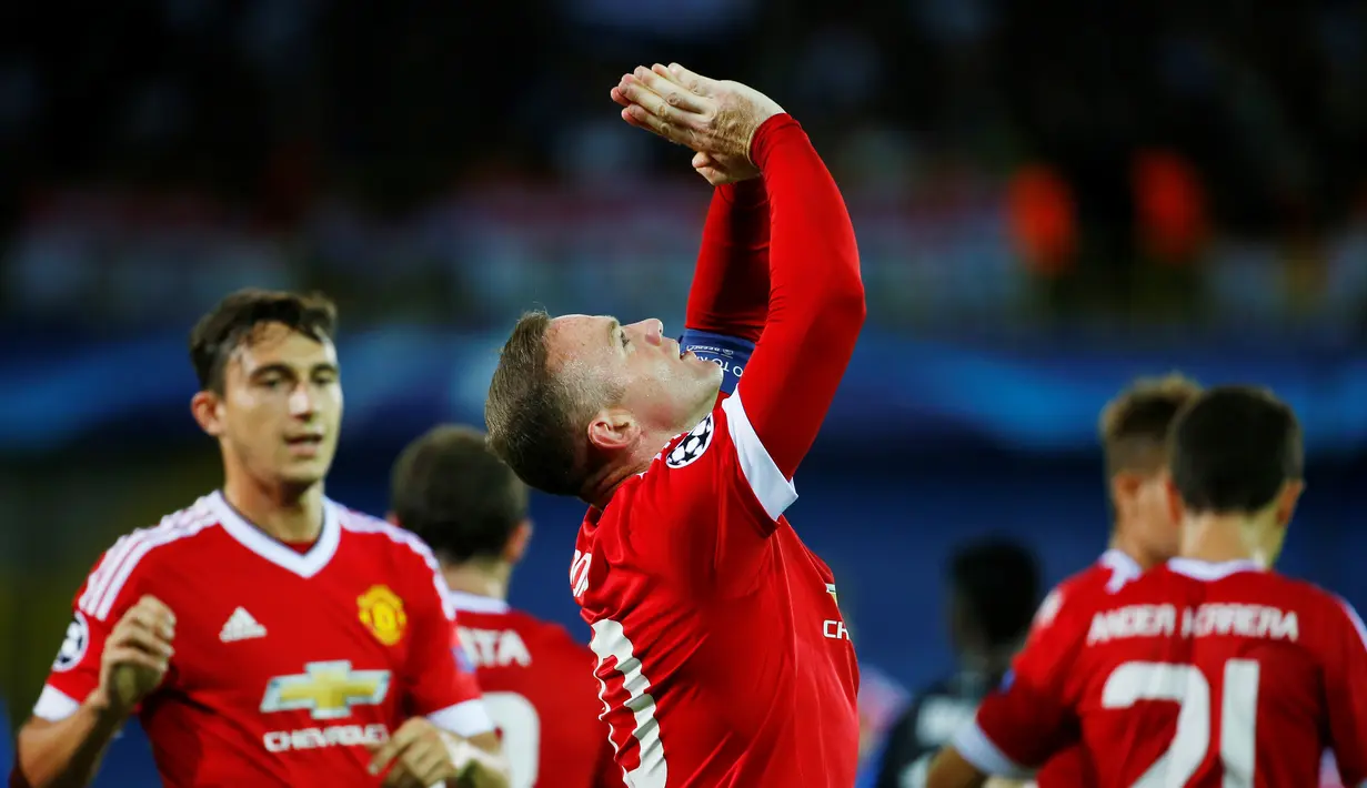 Kapten Manchester United, Wayne Rooney, tampil gemilang dengan mencetak tiga gol ke gawang Club Brugge dalam leg kedua babak play-off Liga Champions di Stadion Jan Breydel, Belgia. Kamis (27/8/2015) dini hari WIB. (Reuters/Yves Herman)