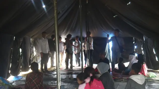 Kondisi pengungsi kobran gempa di Posko Malasari, Bogor