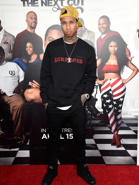 Ucapan selamat tak hanya datang dari keluarga Kardashian. Mantan tunangan Blac, Tyga, tak lupa juga memberikan selamat untuk Blac dan Rob. "Selamat, apapun itu aku doakan dengan baik dan penuh kebahagiaan," tutur Tyga. (AFP/Bintang.com)