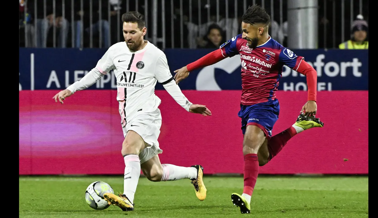 Gol kelima PSG tersebut juga sekaligus menjadi hattrick asis bagi Lionel Messi. (AFP/Thierry Zoccolan)