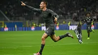 Gelandang AC Milan asal Italia #73, Francesco Camarda, merayakan gol sebelum dibatalkan selama pertandingan Liga Champions antara AC Milan dan Club Brugge di stadion San Siro di Milan, Rabu dini hari WIB (23/10/2024). (Gabriel BOUYS/AFP)