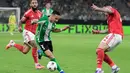 Dengan hasil ini, kedua tim sama-sama mengemas satu poin di partai perdana grup. Betis layak berterima kasih kepada Antony yang tampil menentukan dengan kontribusi gol dan assist. (AFP/Cristina Quicler)