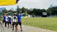 Pepanah Taiwan, Wei Chun Heng, saat berlatih jelang test event Asian Games 2018 di lapangan panahan Senayan, Sabtu (11/2/2018). (Bola.com/Andhika Putra)