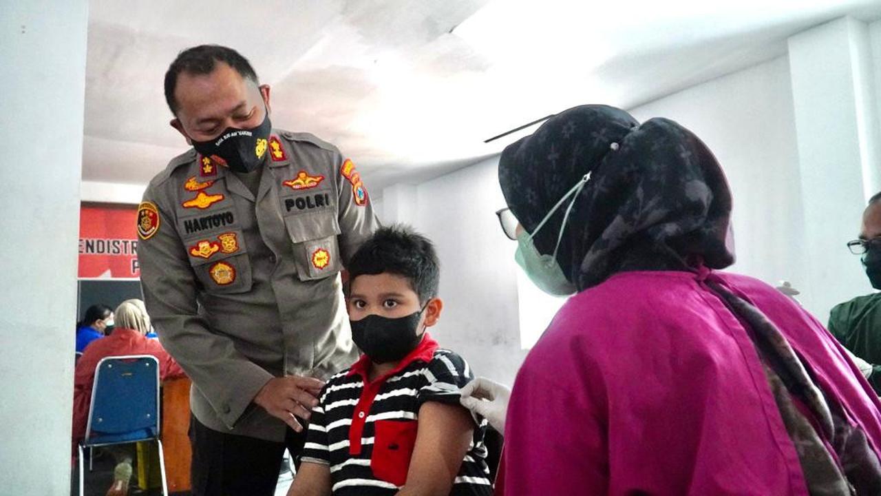 Vaksinasi anak Surabaya
