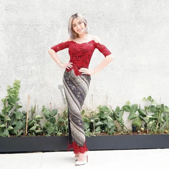 6 Potret Jessica Iskandar Pakai Kebaya, Tampil Anggun dan Memesona