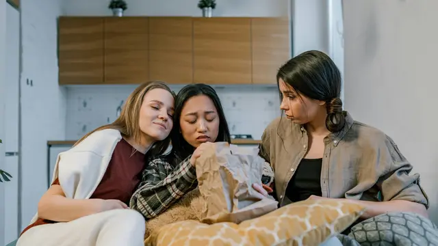 Mereka mendengarmu tanpa menghakimi