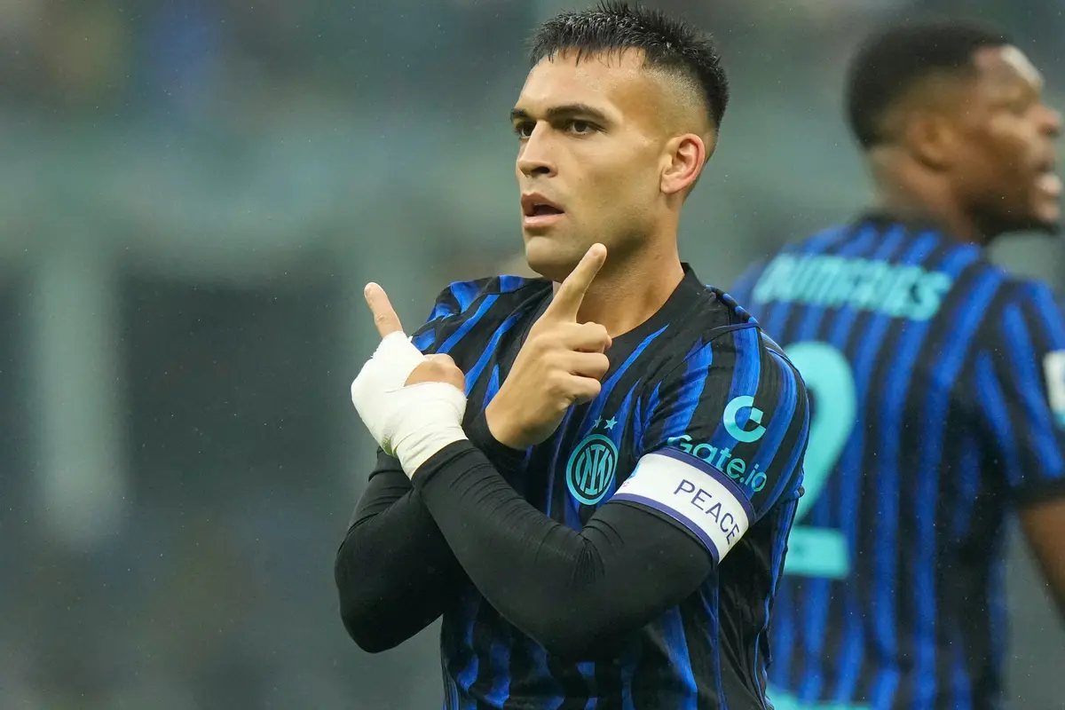 Lautaro Martinez merayakan gol untuk Inter Milan