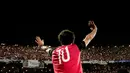 Pemain timnas Mesir, Mohamed Salah merayakan kemenangan timnya atas Kongo dalam pertandingan Kualifikasi Piala Dunia 2018 zona Afrika di Stadion Borg el-Arab, Minggu (8/10). Mesir menang 2-1 berkat dua gol dari Salah. (AP/Nariman El-Mofty)