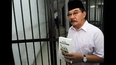 Buku karya Taufik Pram yang menceritakan kisah hidup Antasari itu dirilis sebelum persidangan mulai.