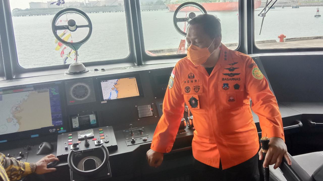 Kepala Basarnas, Marsekal Madya (Marsdya) TNI Henri Alfiandi, Di Atas KN SAR 247 Tetuka, di Pelabuha Indah Kiyat, Kota Cilegon, Banten,