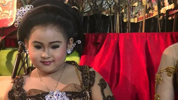 ‘Ngefans’ Sama Syahrini, Sinden Cilik Ini Hebohkan Dunia Maya