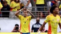 Penyerang Kolombia Luis Diaz merayakan gol ketiga timnya yang dia cetak dalam pertandingan perempat final Copa America 2024&nbsp;melawan Panama di State Farm Stadium, Glendale, Arizona, pada Minggu (7/7/2024) pagi WIB. (Chris CODUTO / AFP)