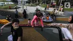 Anak-anak bermain di Taman Sambas Asri, Jakarta, Sabtu (18/6/2022). Menteri Pariwisata dan Ekonomi Kreatif Sandiaga Salahuddin Uno mendeklarasikan Taman Rekreasi Aman, Nyaman, dan Menyenangkan untuk memastikan keamanan dan keselamatan warga maupun wisatawan. (Liputan6.com/Johan Tallo)