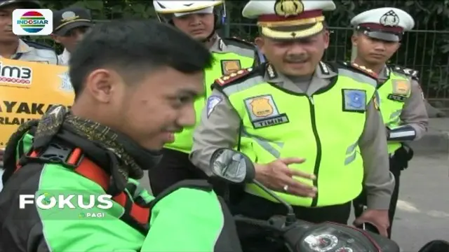 Gara-gara fokus pada GPS saat berkendara, ratusan pengemudi ojek online terjaring razia Operasi Keselamatan Jaya yang digelar Polda Metro Jaya.