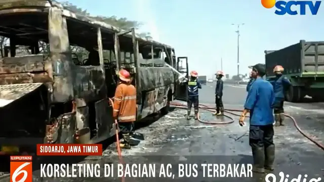11 penumpang berhasil menyelamatkan diri dengan turun melalui pintu depan bus.
