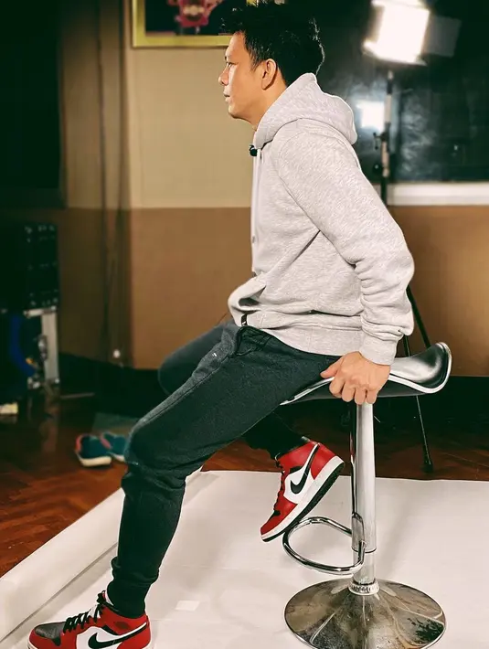 Di tayangan Youtube Channel WAW Entertainment, Ariel yang berbincang dengan Anya Geraldine menceritakan alasannya masih menduda selama 12 tahun belakangan. (Instagram/arielnoah)