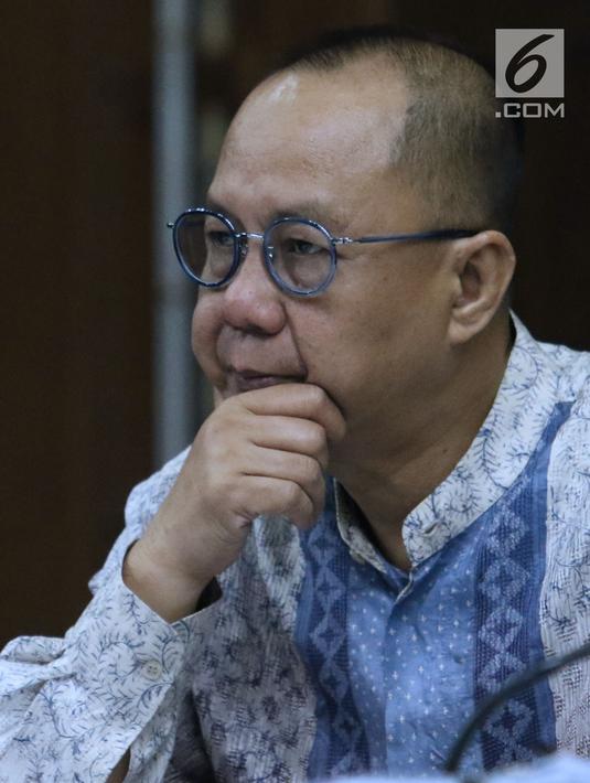 Terdakwa dugaan korupsi penerbitan SKL BLBI, Syafruddin Arsyad Temenggung saat sidang di Pengadilan Tipikor, Jakarta, Kamis (12/7). Sidang mendengar keterangan mantan Deputi Asset Management Credit BPPN, M Syahrial. (Liputan6.com/Helmi Fithriansyah)