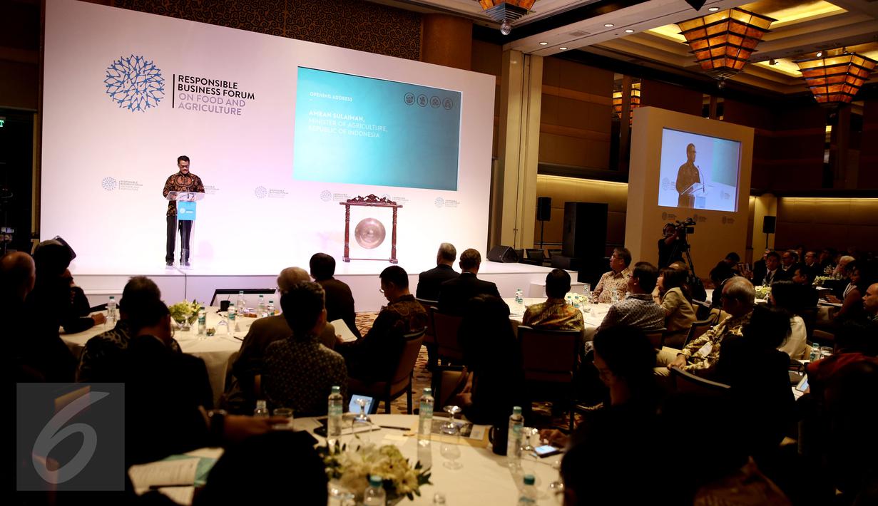 Peserta mendengarkan paparan yang disampaikan oleh Menteri Pertanian, Amran Sulaiman saat Forum Bisnis Bertanggung Jawab bidang Pangan dan Pertanian (Responsible Business Forum on Food And Agriculutre) di Jakarta, Senin (25/4).(Liputan6.com/Faizal Fanani)