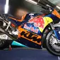 KTM resmi membuka selubung sepeda motor yang akan berlaga di ajang balap roda dua nomor satu dunia, MotoGP, di Red Bull Ring, Austria (cyclenews.com)