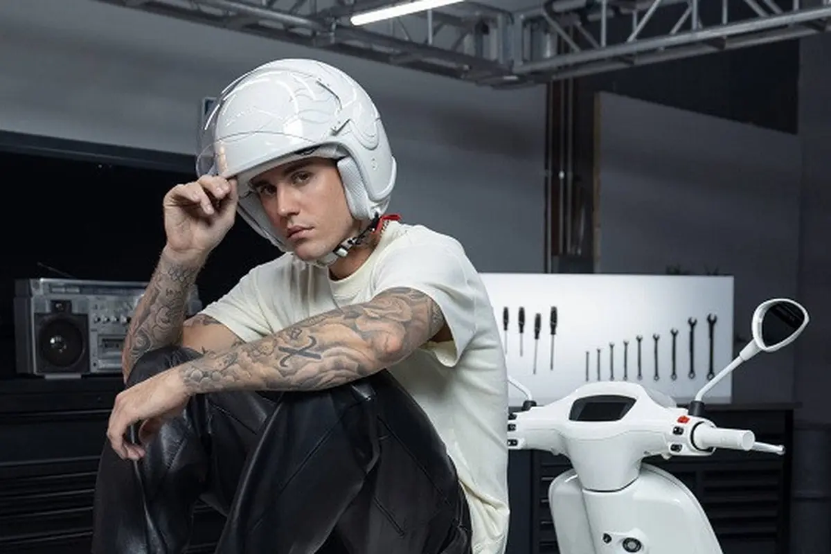 Resmi Dirilis, Ini Tampilan Keren Kolaborasi Justin Bieber x Vespa Edisi Terbatas