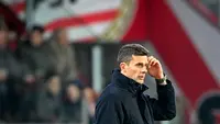 Pelatih Juventus Thiago Motta saat bersua PSV pada leg kedua playoff knockout Liga Champions 2024/2025. (NICOLAS TUCAT / AFP)