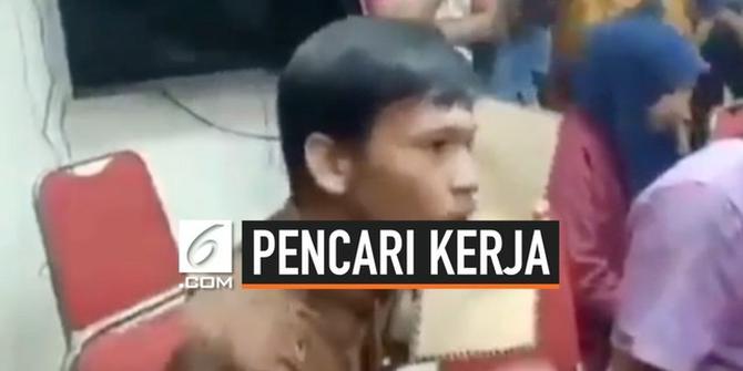 VIDEO: Seorang Pria Tahan Tangis Saat Curhat Susahnya Dapat Pekerjaan