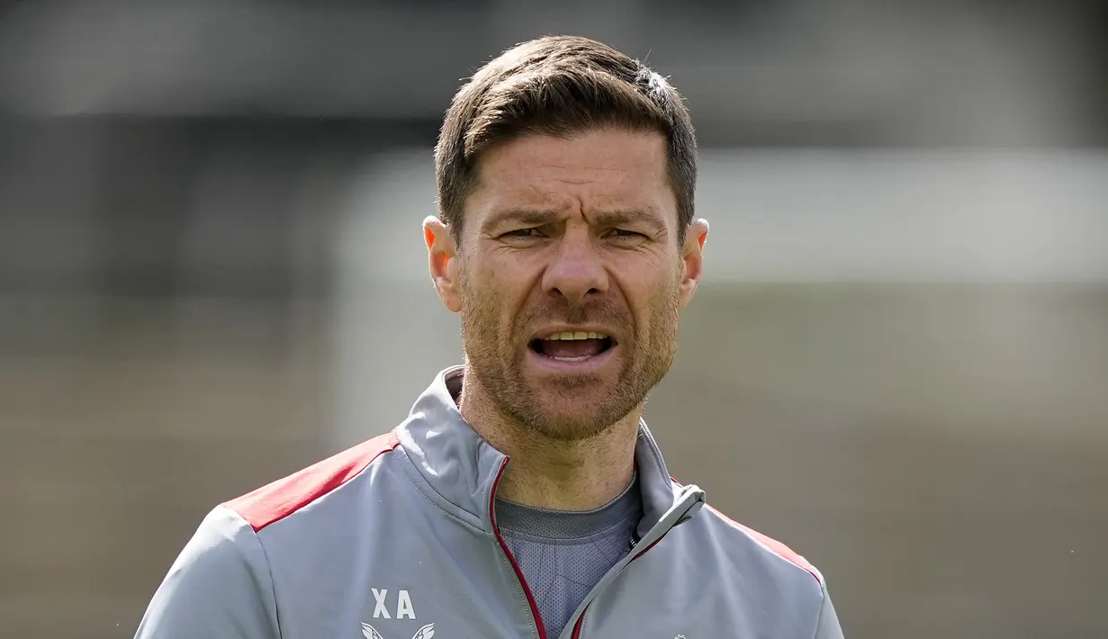 Xabi Alonso masih berpeluang untuk menyabet Treble Winner atau memenangkan tiga trofi dalam satu musim sekaligus  dengan menjuarai Piala Jerman diikuti Liga Europa.  (AP Photo/Martin Meissner)