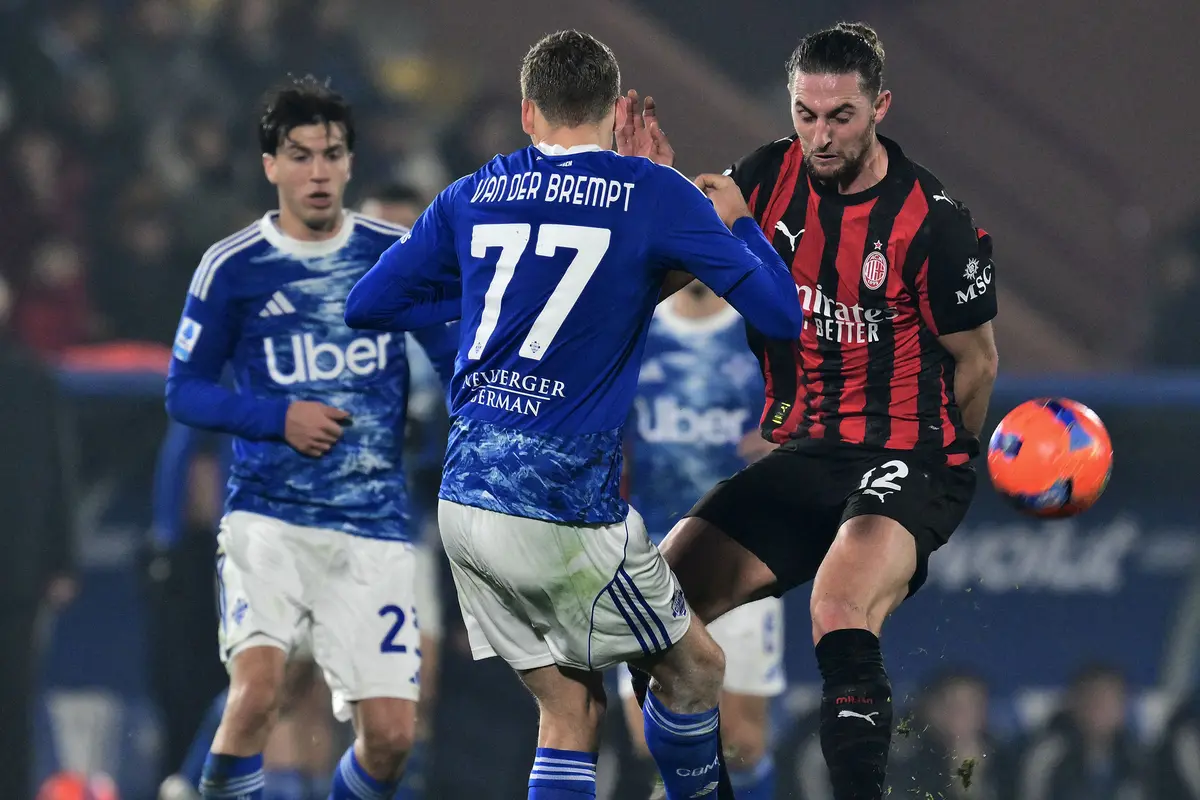 Foto: Penampilan Gemilang Adrien Rabiot Bawa AC Milan Menang Comeback atas Como di Liga Italia