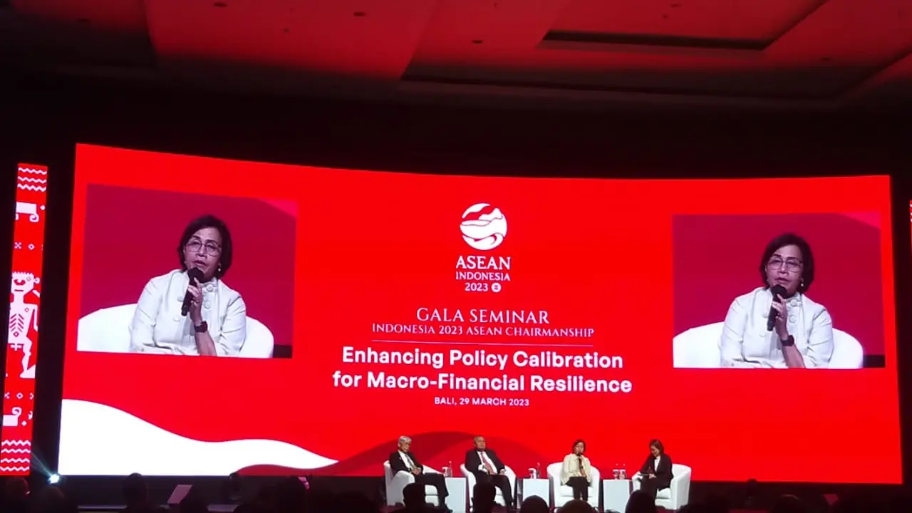 Menteri Keuangan (menkeu) Sri Mulyani saat memberikan paparan di Bali Nusa Dua Convention Center 1 (BNDCC 1), Nusa Dua, Bali Rabu (29/3/2023).