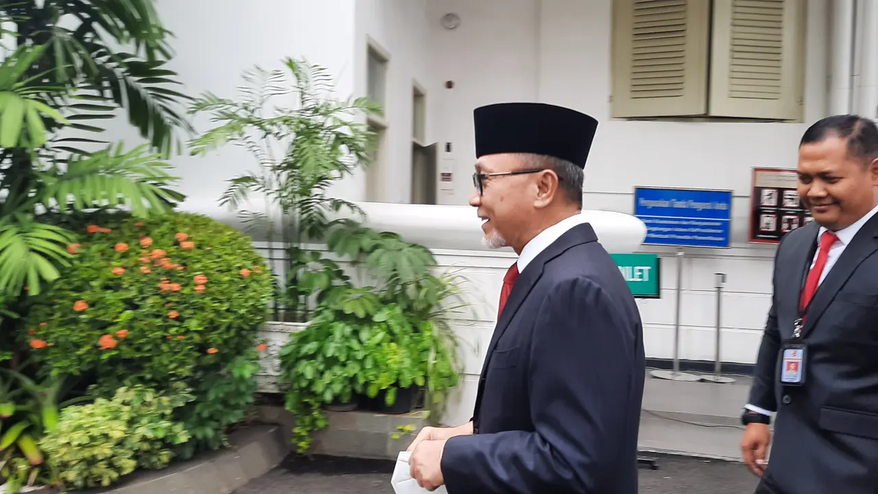 Ketum PAN Zulkifli Hasan tiba di Istana Negara setelah isu tentang dia diangkat menjadi Menteri Perdagangan (Mendag)