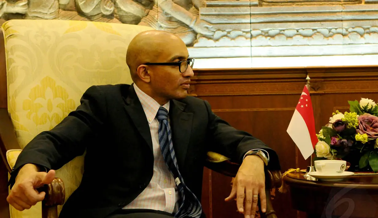 Delegasi kedutaan besar Singapura untuk Indonesia, Anil Kumar Nayar saat menemui Ketua DPD RI, Irman Gusman, Jakarta, Jumat (5/12/2014). (Liputan6.com/Andrian M Tunay)