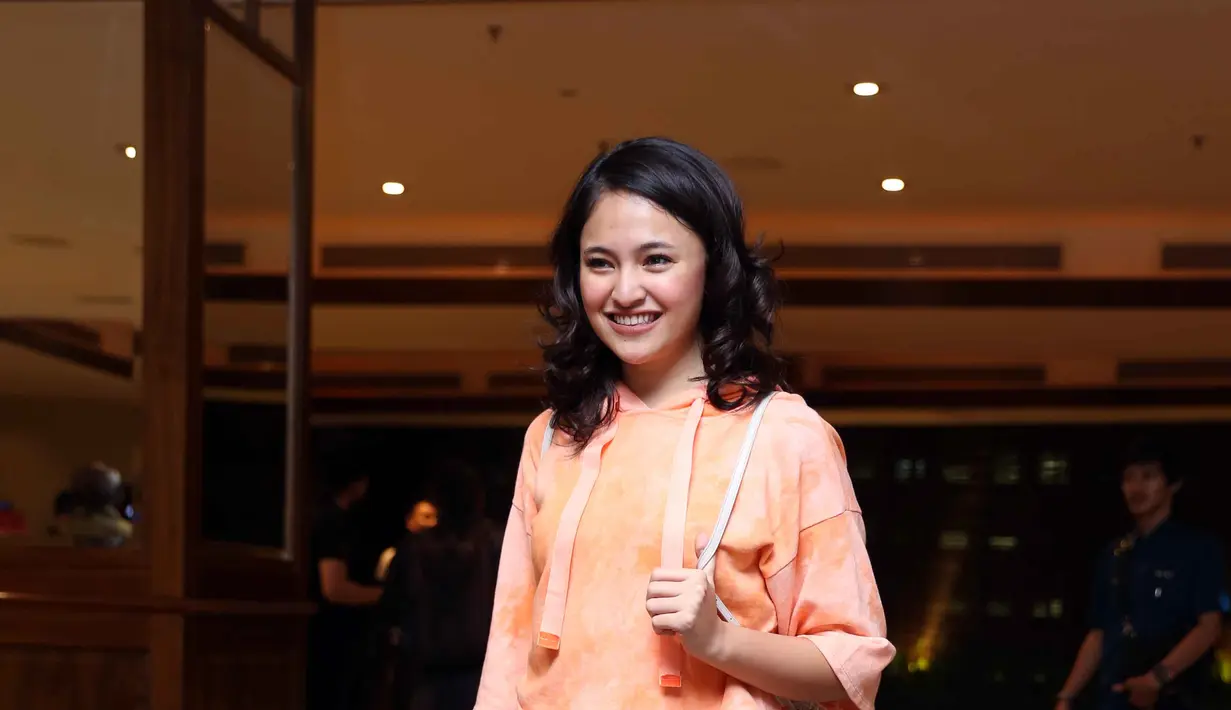 Perempuan yang biasa disapa Chacha itu menambahkan bahwa sekarang ini sedang jomblo. Apalagi dirinya sekarang ini belum memprioritaskan mencari pasangan hidup. (Nurwahyunan/Bintang.com)