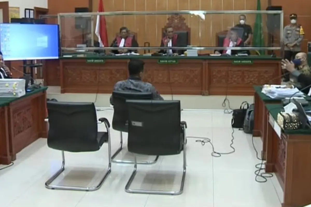 Kuasa hukum Teddy Minahasa, Hotman Paris Hutapea dalam sidang di Pengadilan Negeri Jakarta Barat, Kamis (16/3/2023).