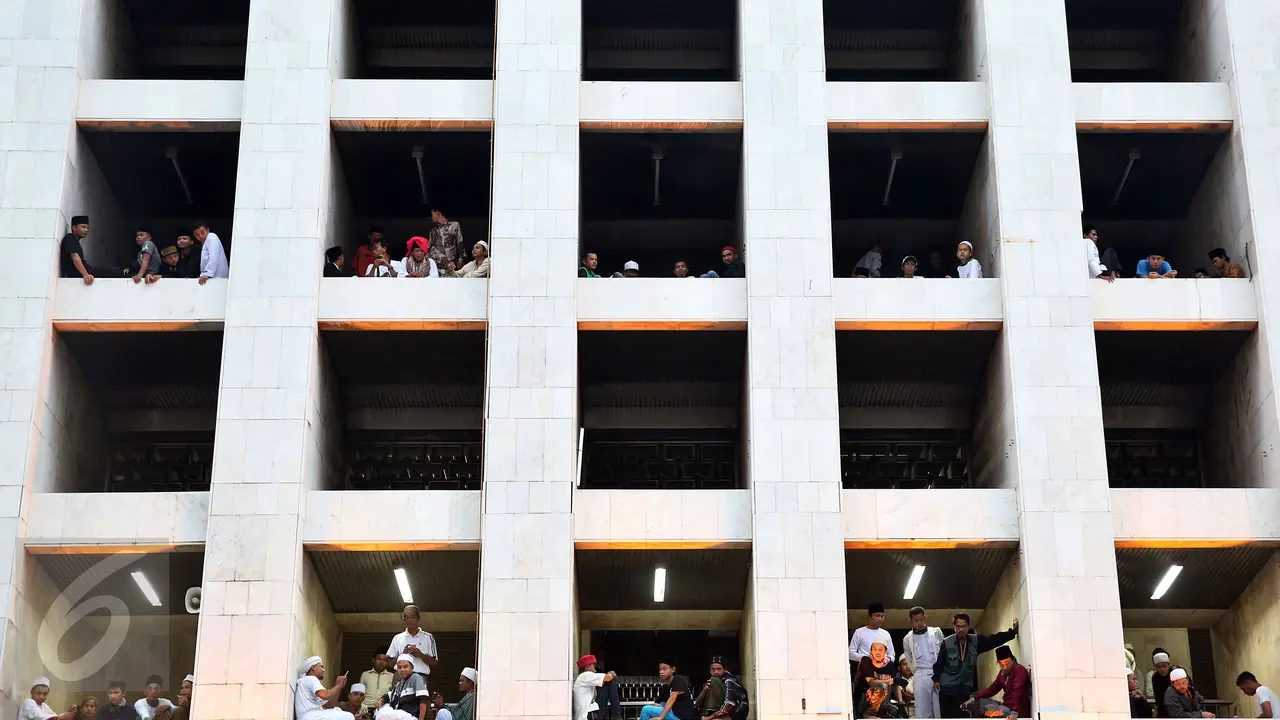 20161104 Ribuan Umat Muslim dari Berbagai Daerah Padati Masjid Istiqlal