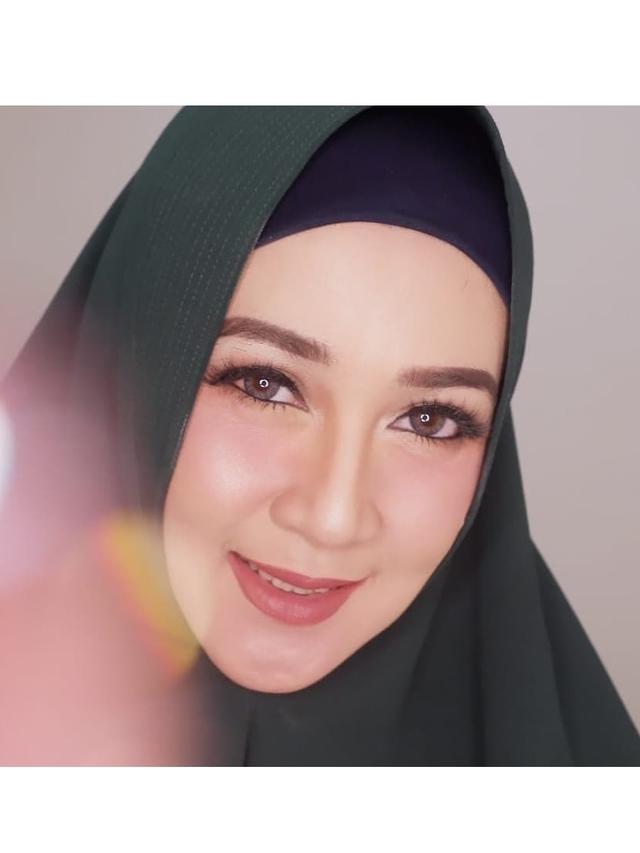 Membandingkan Kasus Perceraian Dina Lorenza Dan Nina Tamam Kumparan Com