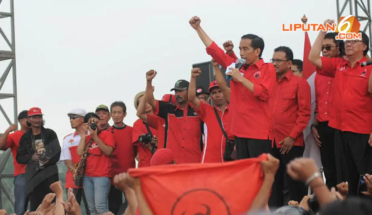  Di depan pendukungnya, Jokowi meminta agar para massa bekerja keras untuk menang telak dalam pemilu mendatang (Liputan6.com/Herman Zakharia)