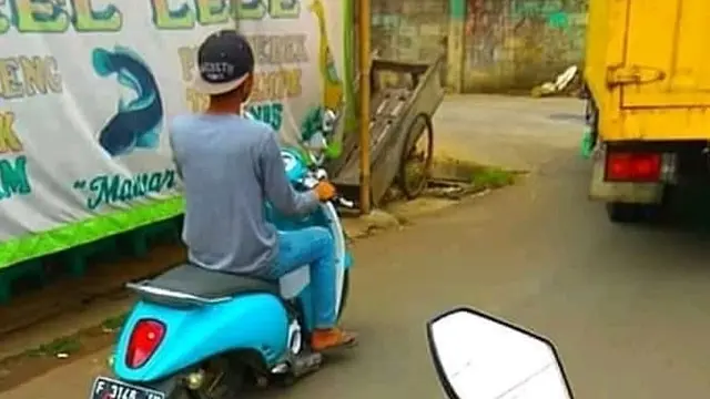7 Potret Tingkah Kocak Pengendara Motor Ini Bikin Geleng-Geleng Kepala