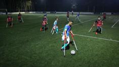 Pemain Timnas Sepak Bola Amputasi Indonesia, Agung Rizki Satria menggiring bola saat laga uji coba untuk persiapan Piala Dunia Amputasi 2022 melawan Persaj Jakarta di Serenia Hills Mini Soccer, Jakarta Selatan, Senin (08/08/2022). Garuda INAF menang dengan skor 13-0. (Bola.com/Bagaskara Lazuardi)