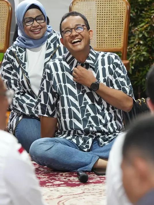 Baju yang dikenakan keduanya tersebut tampak dipenuhi tulisan “AMIN”, yang merupakan kependekan dari  nama Anies Baswedan dan pasangannya di Pilpres 2024, Muhaimin Iskandar atau Cak Imin. [@feryfarhati]