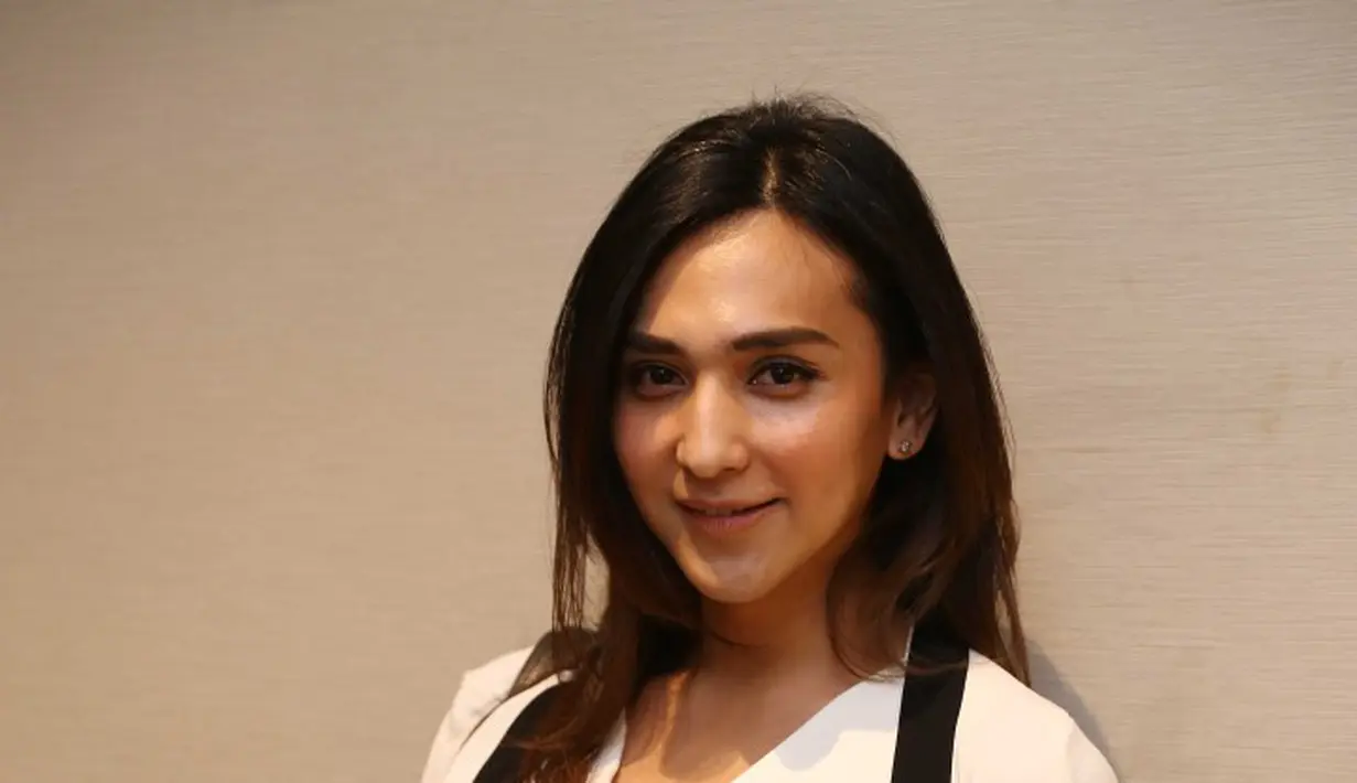 Dena Rachman mengaku telah membuat film pendek dalam rangka kampanye mengenai pentingnya kesehatan reproduksi. (Nurwahyunan/Bintang.com)